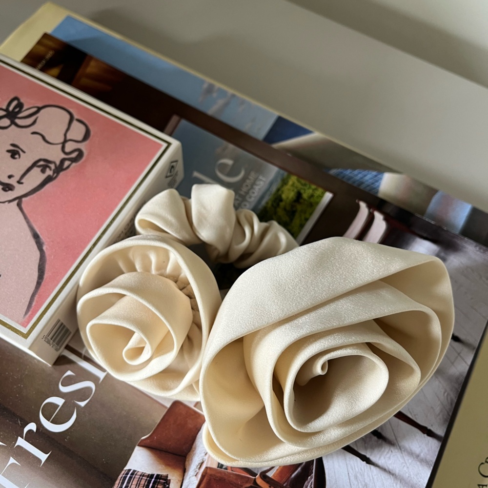 Zara Cream Flower Scrunchie